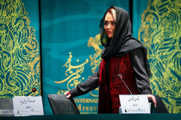 نشست خبری فیلم سینمایی «صبحانه با زرافه‌ها» امروز ۱۳ بهمن‌ ماه در سومین روز از چهل‌ودومین جشنواره فیلم فجر برگزار شد.