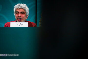نشست خبری فیلم سینمایی «صبحانه با زرافه‌ها» امروز ۱۳ بهمن‌ ماه در سومین روز از چهل‌ودومین جشنواره فیلم فجر برگزار شد.