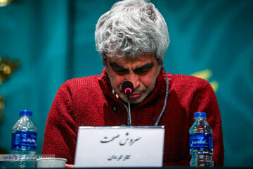 نشست خبری فیلم سینمایی «صبحانه با زرافه‌ها» امروز ۱۳ بهمن‌ ماه در سومین روز از چهل‌ودومین جشنواره فیلم فجر برگزار شد.