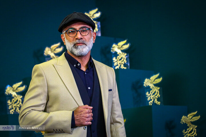 نشست خبری فیلم سینمایی «صبحانه با زرافه‌ها» امروز ۱۳ بهمن‌ ماه در سومین روز از چهل‌ودومین جشنواره فیلم فجر برگزار شد.