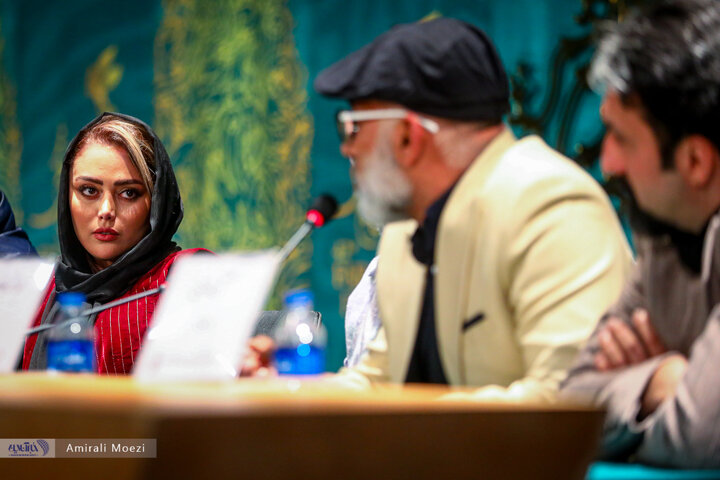 نشست خبری فیلم سینمایی «صبحانه با زرافه‌ها» امروز ۱۳ بهمن‌ ماه در سومین روز از چهل‌ودومین جشنواره فیلم فجر برگزار شد.