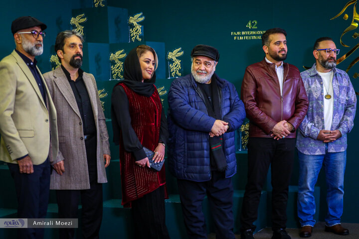 نشست خبری فیلم سینمایی «صبحانه با زرافه‌ها» امروز ۱۳ بهمن‌ ماه در سومین روز از چهل‌ودومین جشنواره فیلم فجر برگزار شد.