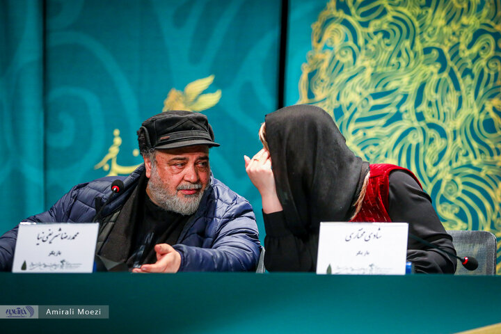 نشست خبری فیلم سینمایی «صبحانه با زرافه‌ها» امروز ۱۳ بهمن‌ ماه در سومین روز از چهل‌ودومین جشنواره فیلم فجر برگزار شد.