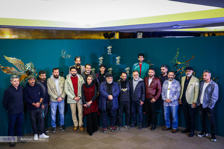 نشست خبری فیلم سینمایی «صبحانه با زرافه‌ها» امروز ۱۳ بهمن‌ ماه در سومین روز از چهل‌ودومین جشنواره فیلم فجر برگزار شد.