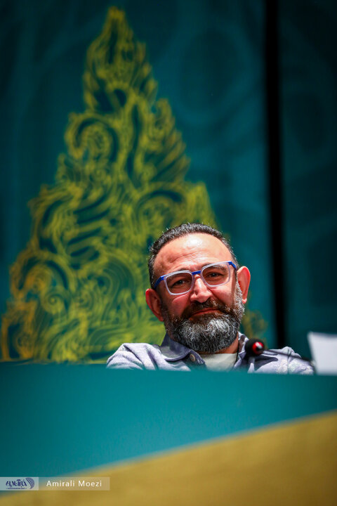 نشست خبری فیلم سینمایی «صبحانه با زرافه‌ها» امروز ۱۳ بهمن‌ ماه در سومین روز از چهل‌ودومین جشنواره فیلم فجر برگزار شد.