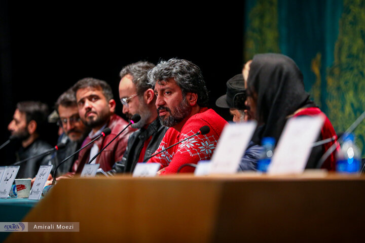 نشست خبری فیلم سینمایی «صبحانه با زرافه‌ها» امروز ۱۳ بهمن‌ ماه در سومین روز از چهل‌ودومین جشنواره فیلم فجر برگزار شد.