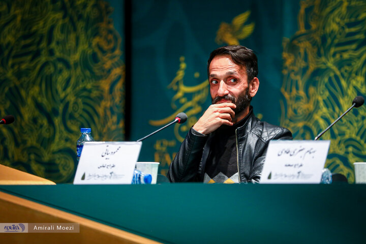 نشست خبری فیلم سینمایی «صبحانه با زرافه‌ها» امروز ۱۳ بهمن‌ ماه در سومین روز از چهل‌ودومین جشنواره فیلم فجر برگزار شد.