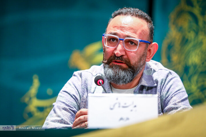 نشست خبری فیلم سینمایی «صبحانه با زرافه‌ها» امروز ۱۳ بهمن‌ ماه در سومین روز از چهل‌ودومین جشنواره فیلم فجر برگزار شد.