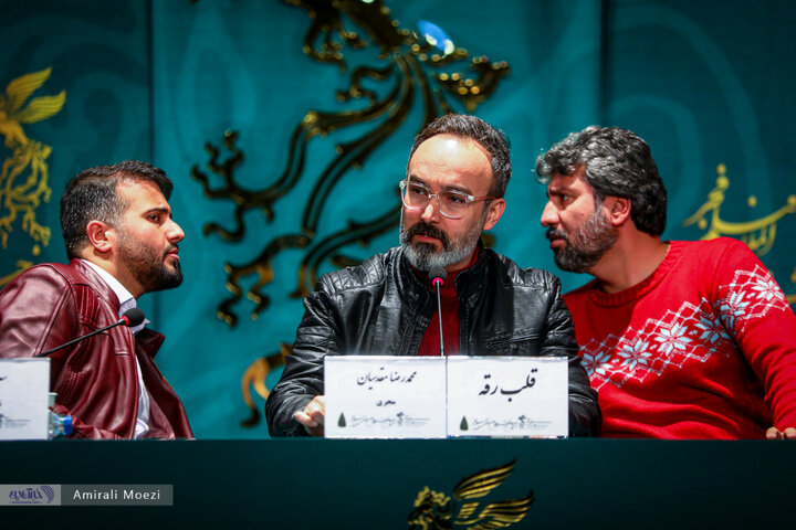 نشست خبری فیلم سینمایی «صبحانه با زرافه‌ها» امروز ۱۳ بهمن‌ ماه در سومین روز از چهل‌ودومین جشنواره فیلم فجر برگزار شد.