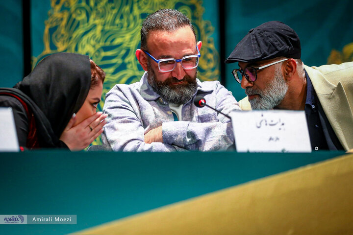 نشست خبری فیلم سینمایی «صبحانه با زرافه‌ها» امروز ۱۳ بهمن‌ ماه در سومین روز از چهل‌ودومین جشنواره فیلم فجر برگزار شد.