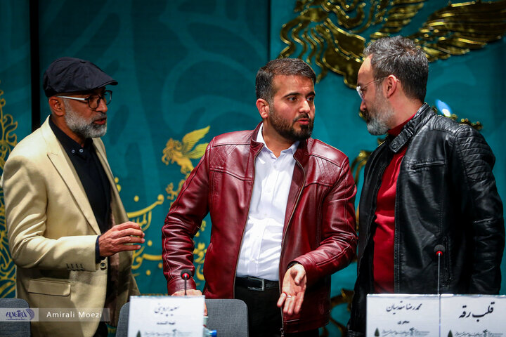 نشست خبری فیلم سینمایی «صبحانه با زرافه‌ها» امروز ۱۳ بهمن‌ ماه در سومین روز از چهل‌ودومین جشنواره فیلم فجر برگزار شد.