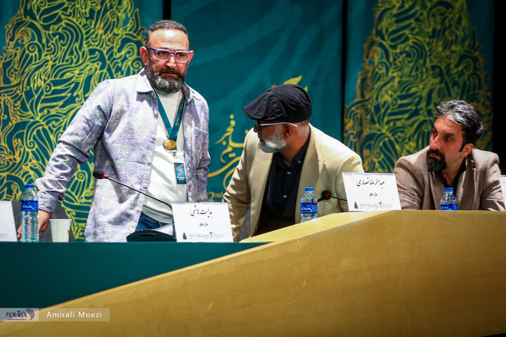 نشست خبری فیلم سینمایی «صبحانه با زرافه‌ها» امروز ۱۳ بهمن‌ ماه در سومین روز از چهل‌ودومین جشنواره فیلم فجر برگزار شد.
