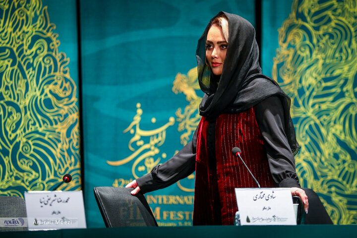 نشست خبری فیلم سینمایی «صبحانه با زرافه‌ها» امروز ۱۳ بهمن‌ ماه در سومین روز از چهل‌ودومین جشنواره فیلم فجر برگزار شد.