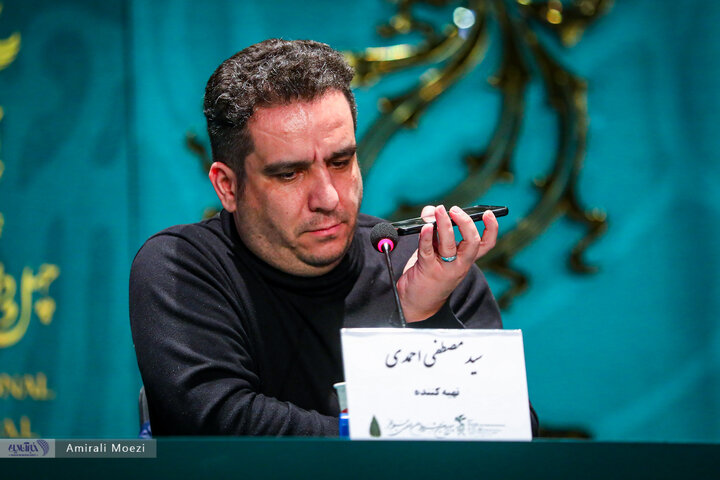 نشست خبری فیلم سینمایی «صبحانه با زرافه‌ها» امروز ۱۳ بهمن‌ ماه در سومین روز از چهل‌ودومین جشنواره فیلم فجر برگزار شد.