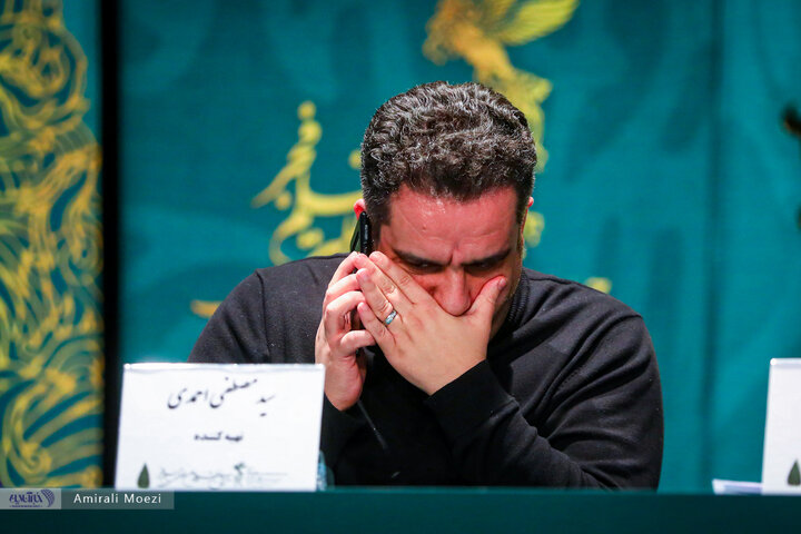 نشست خبری فیلم سینمایی «صبحانه با زرافه‌ها» امروز ۱۳ بهمن‌ ماه در سومین روز از چهل‌ودومین جشنواره فیلم فجر برگزار شد.