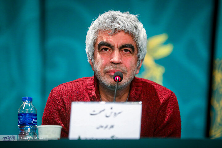 نشست خبری فیلم سینمایی «صبحانه با زرافه‌ها» امروز ۱۳ بهمن‌ ماه در سومین روز از چهل‌ودومین جشنواره فیلم فجر برگزار شد.