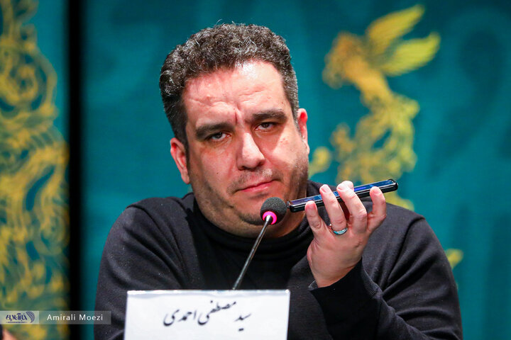 نشست خبری فیلم سینمایی «صبحانه با زرافه‌ها» امروز ۱۳ بهمن‌ ماه در سومین روز از چهل‌ودومین جشنواره فیلم فجر برگزار شد.