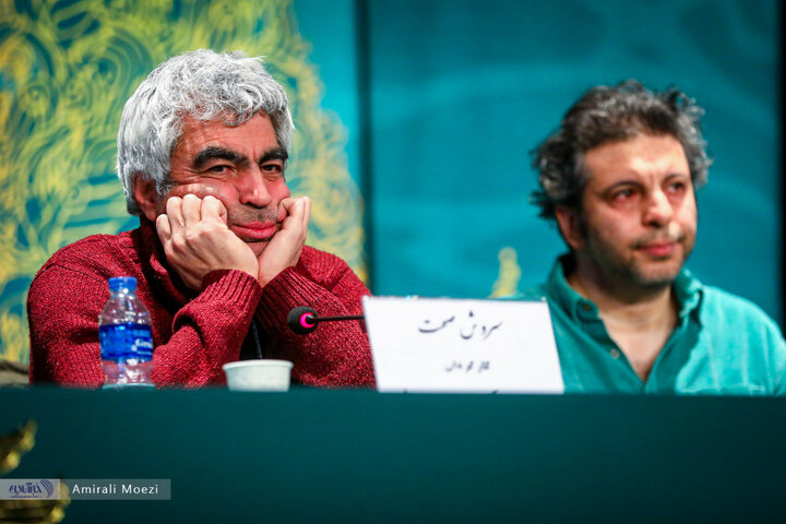 نشست خبری فیلم سینمایی «صبحانه با زرافه‌ها» امروز ۱۳ بهمن‌ ماه در سومین روز از چهل‌ودومین جشنواره فیلم فجر برگزار شد.