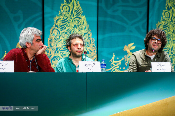 نشست خبری فیلم سینمایی «صبحانه با زرافه‌ها» امروز ۱۳ بهمن‌ ماه در سومین روز از چهل‌ودومین جشنواره فیلم فجر برگزار شد.
