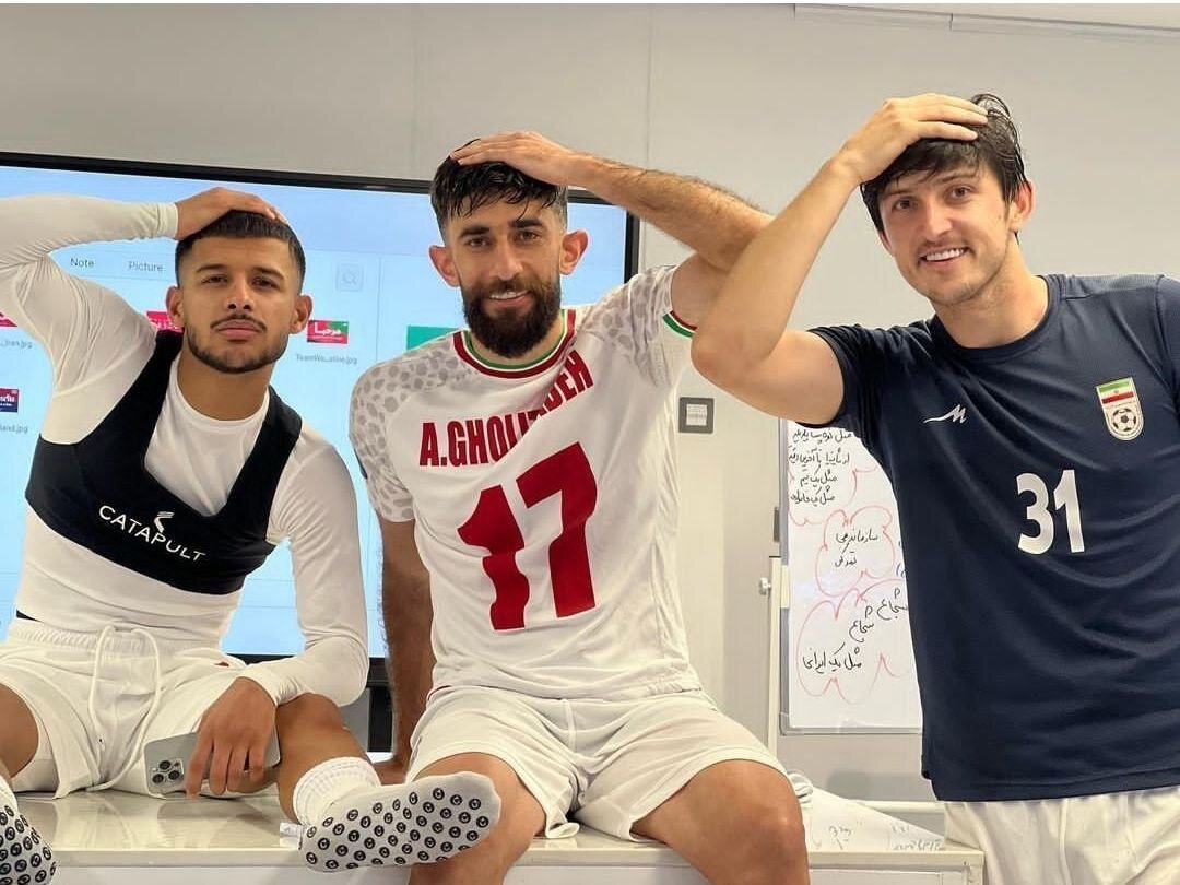 عکس| بچههای ایران در رختکن و روی وایتبرد چه نوشته بودند؟