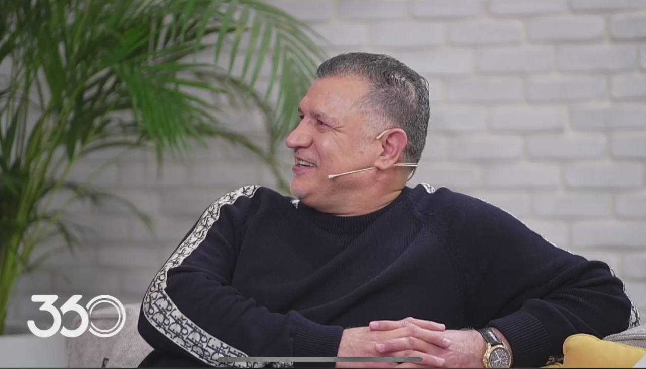 عکس| لباس ۱۰۰ میلیونی علی دایی در گفتگو با عادل فردوسیپور