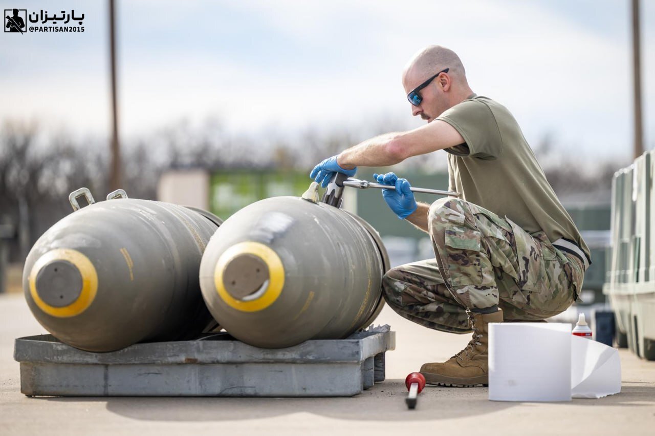 تصاویر بمب افکن استراتژیک و بمبهای یک تنی آمریکا پخش شد!