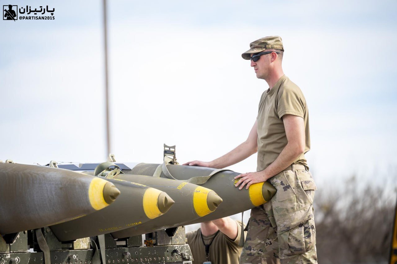 تصاویر بمب افکن استراتژیک و بمبهای یک تنی آمریکا پخش شد!