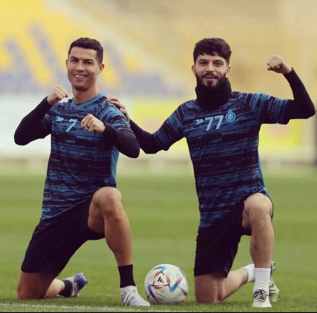 عکس| ژست خاص ستاره استقلال کنار کریستیانو رونالدو