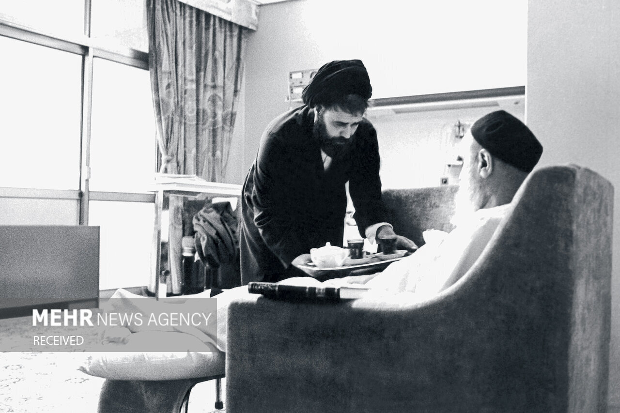 عکسی متفاوت از امام راحل و پسرشان حاج احمد آقا