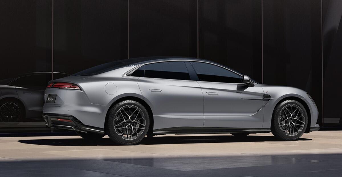 این سدان قدرتمند چینی به جنگ مرسدس بنز و بی ام و میرود/عکس