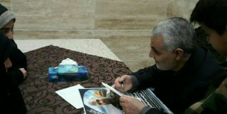 دختری که اشک حاج قاسم را درآورد +عکس