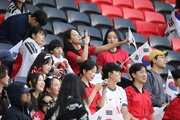 عکس | گریه عجیب دختر هوادار تیم شکست خورده کره جنوبی