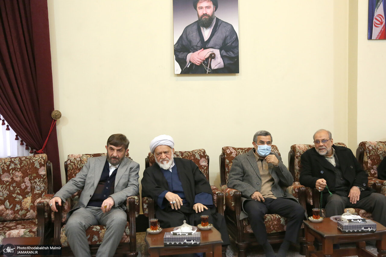 محمود احمدینژاد آفتابی شد +عکس