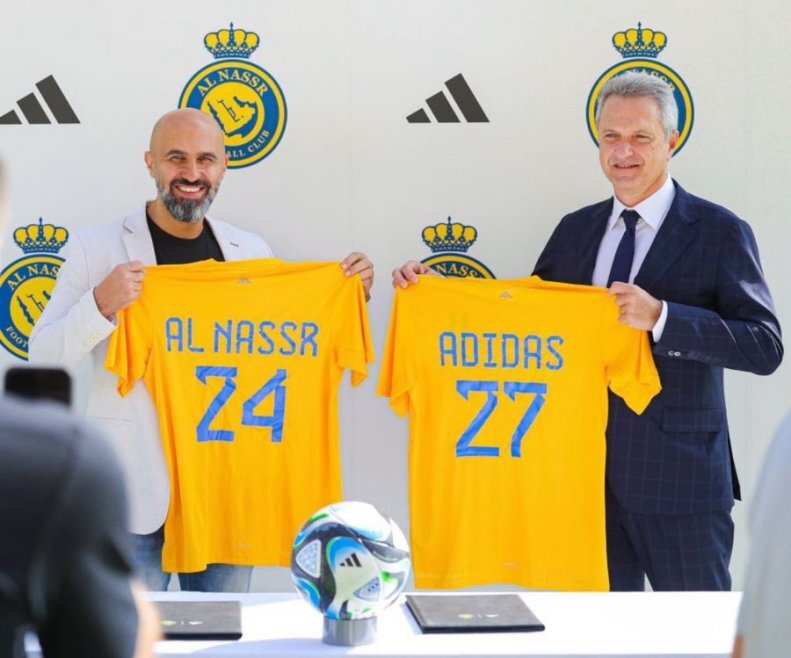 عکس| رونالدو تا ۳ سال آدیداس میپوشد!