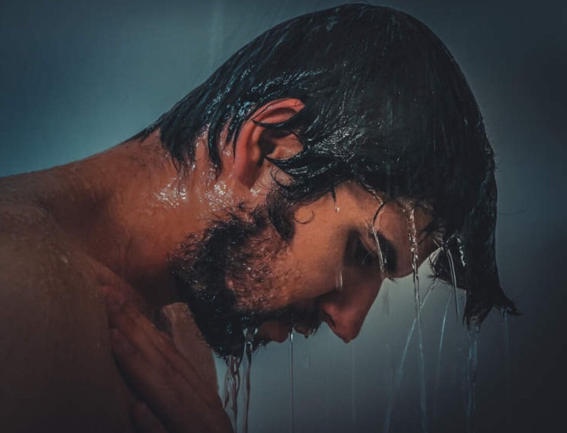 شکایت از همسر به‌ دلیل حمام نکردن و بوی عرق