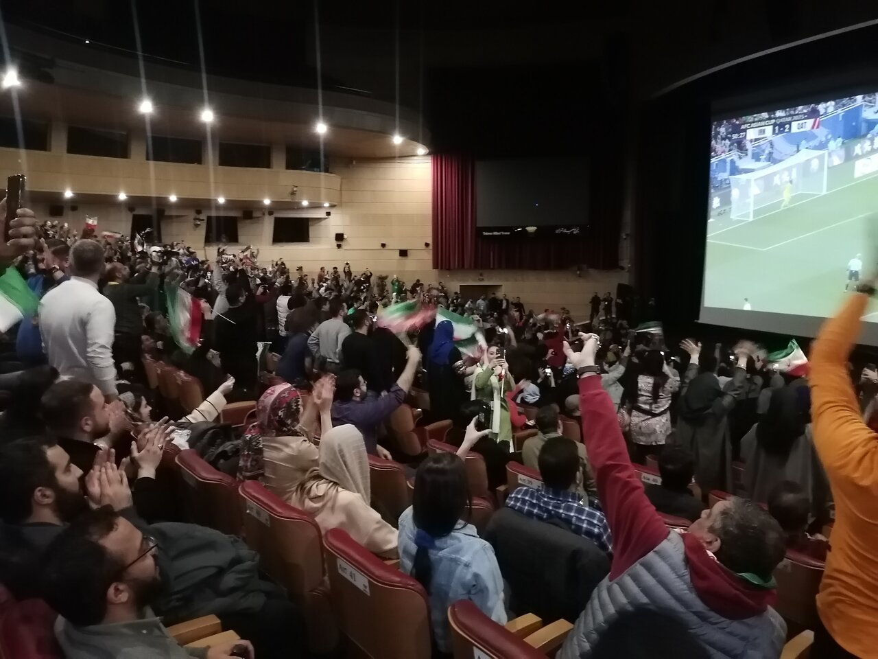 گل دوم ایران و خوشحالی در جشنواره/ عکس