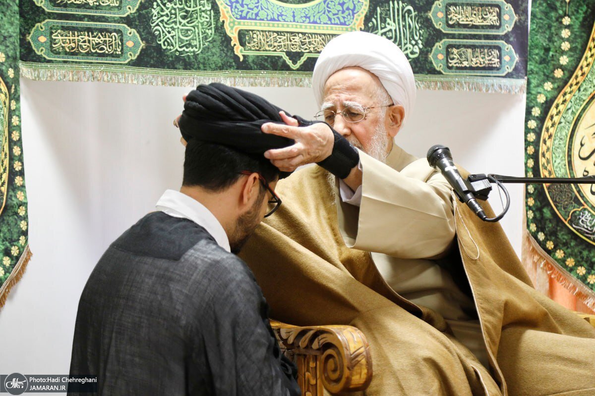 تصاویر عمامه گذاری طلاب توسط آیات عظام جوادی آملی، مکارم شیرازی و نوری همدانی 3