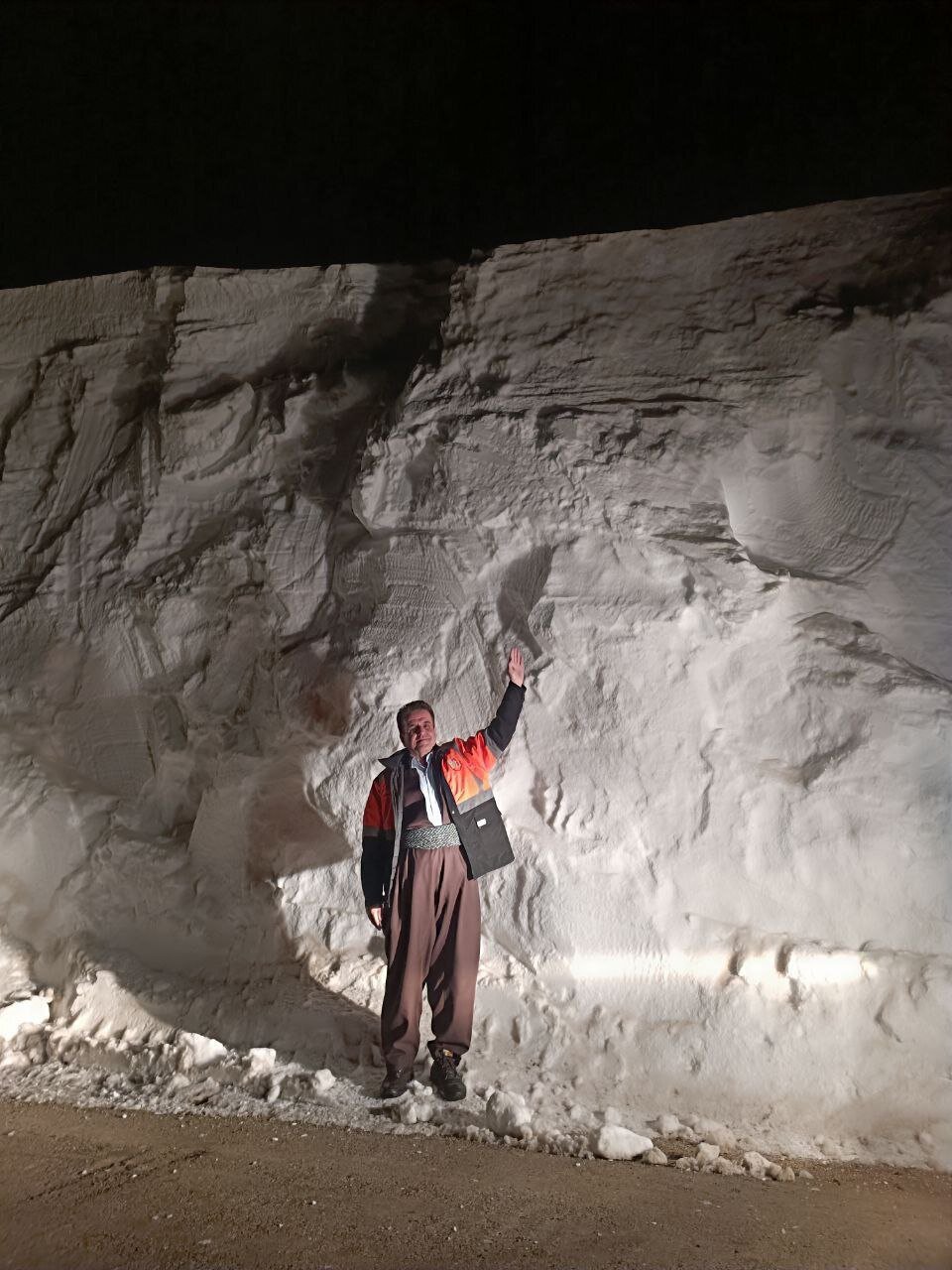 تصویری باورنکردنی از بارش 4متری برف در کردستان