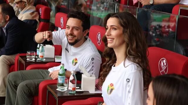 عکس| ملکه و شاهزادههای اردن در ورزشگاه لوسیل