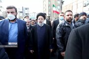ابراهیم رئیسی و اعضای دولتش به مراسم راهپیمایی ۲۲ بهمن آمدند +عکس