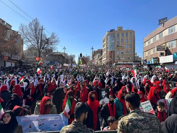 حماسه حضور مردم کرمانشاه در راهپیمایی ٢٢ بهمن