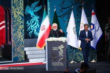 فریم به فریم همراه بازیگران سینما در اختتامیه چهل‌ و دومین جشنواره فیلم
