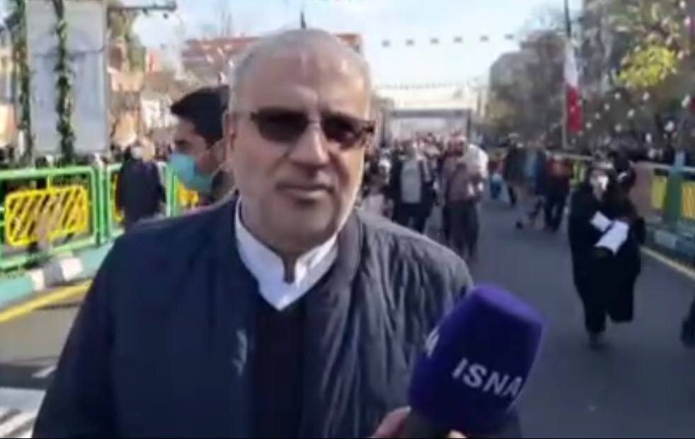 ابراهیم رئیسی و اعضای دولتش به مراسم راهپیمایی ۲۲ بهمن آمدند +عکس