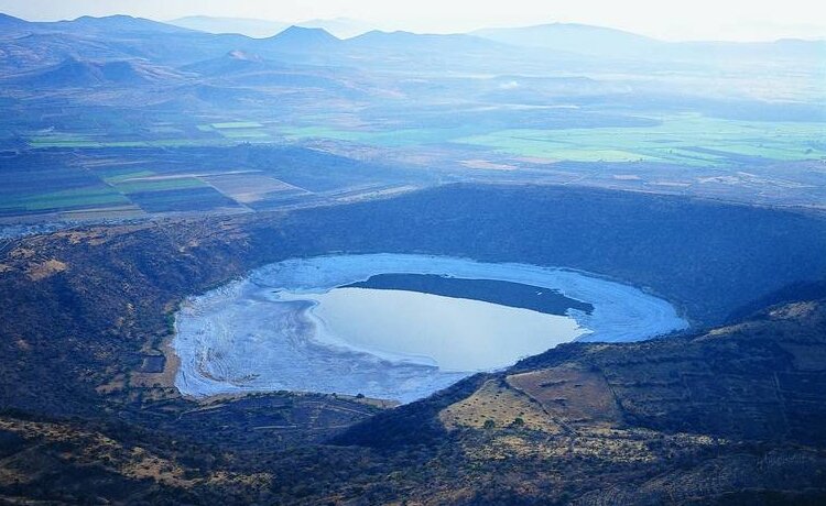 دریاچه خونین در مکزیک / پایگاه سفینههای آدم فضاییها!