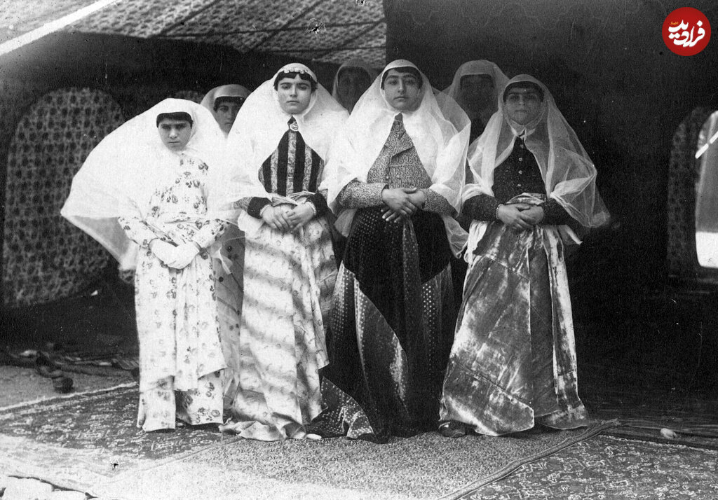تصویر اردوی زنان حرمسرای قاجار در سرخه حصار