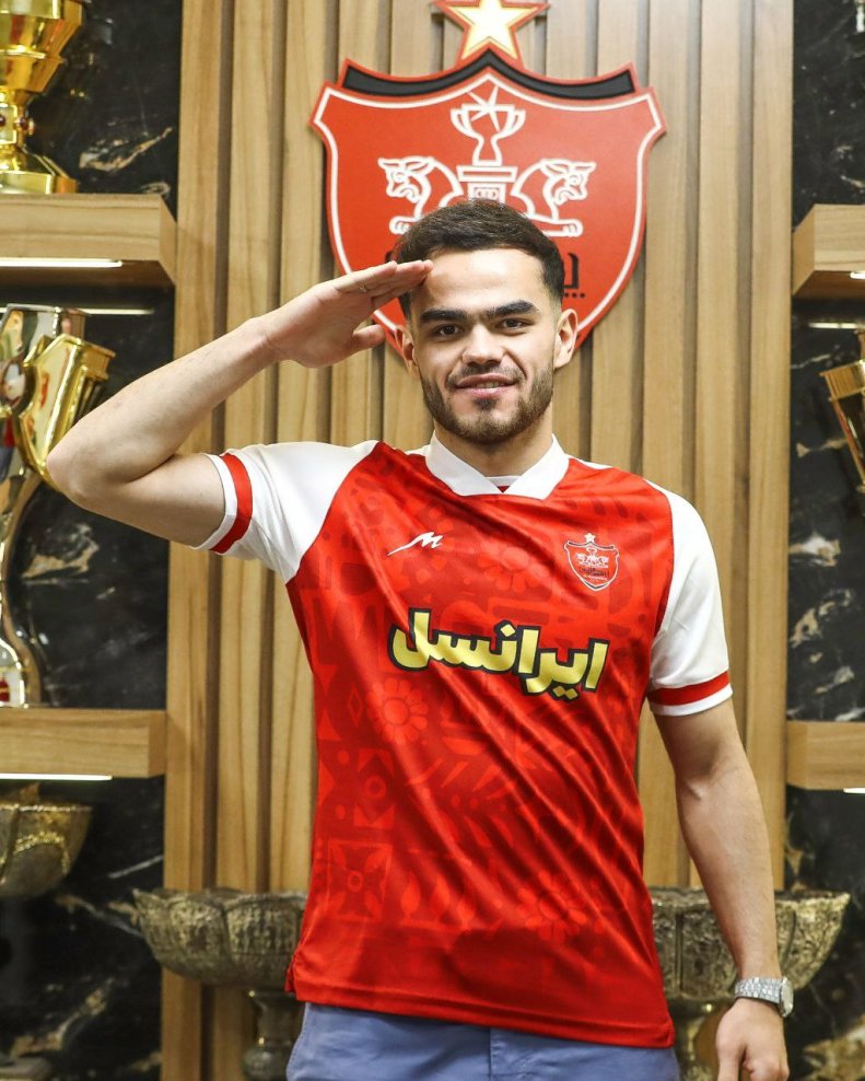 عکس| سلام نظامی خرید جدید پرسپولیس به هواداران