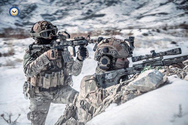 تمرینات زمستانی نیروهای ویژه‌ پلیس طالبان با تجهیزات و تسلیحات بروز غربی