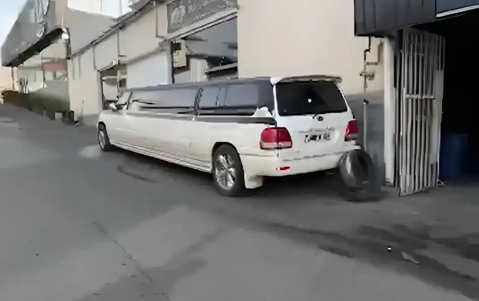 رونمایی از لندکروز لیموزین در ایران! 4 رونمایی از لندکروز لیموزین در ایران!