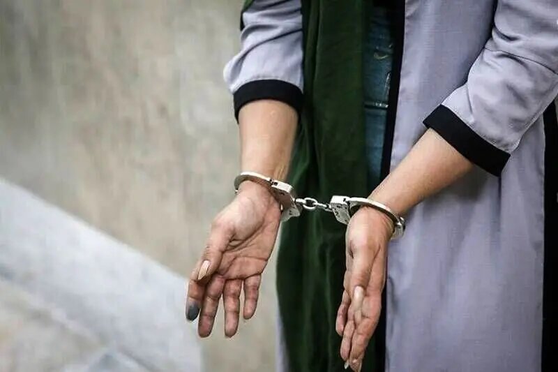 - دستگیری زنی که با موتور تریاک‌فروشی می‌کرد