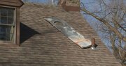 سقوط تکه‌ای از هواپیما به روی سقف خانه